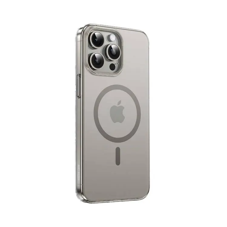 green Green iPhone 15 Pro Magsafe Case titanium gold